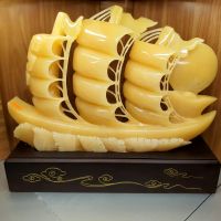 Quà tặng phong thủy thuyền buồm đá ngọc hoàng long thiên nhiên - QTPT146