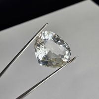 Mặt đá quý Topaz trắng tự nhiên hình trái tim trọng lượng 96,3ct - TP1212