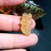 ho-ly-chin-duoi-om-hoa-mau-don-da-thach-anh-vang-thien-nhien-hlct0048 - ảnh nhỏ 2