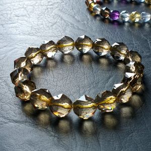Vòng Tay Thạch Anh Khói Thiên Nhiên Size 12ly Mài Giác - TAK0001